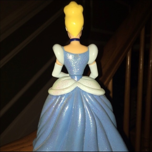 Collectible Disney Cinderella figurine - Picture 2 of 3